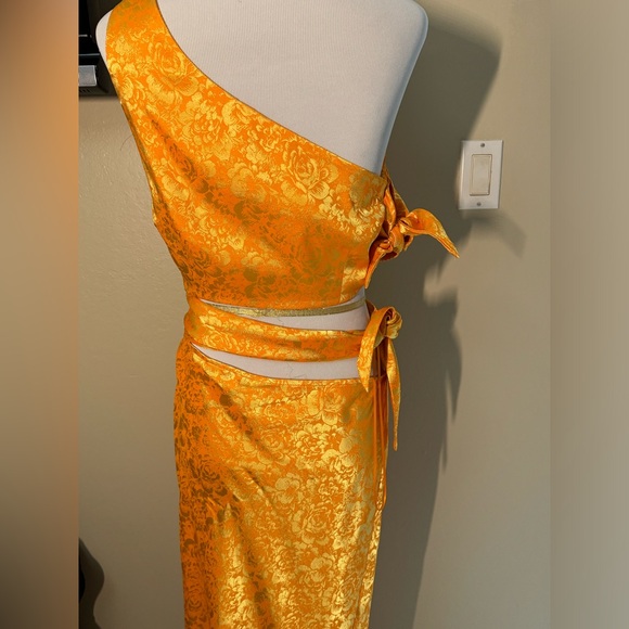 WAYF Brand Midi Dress - Picture 2 of 5